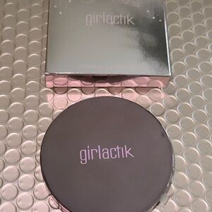 Girlactik Luminous Face Powder - Silver